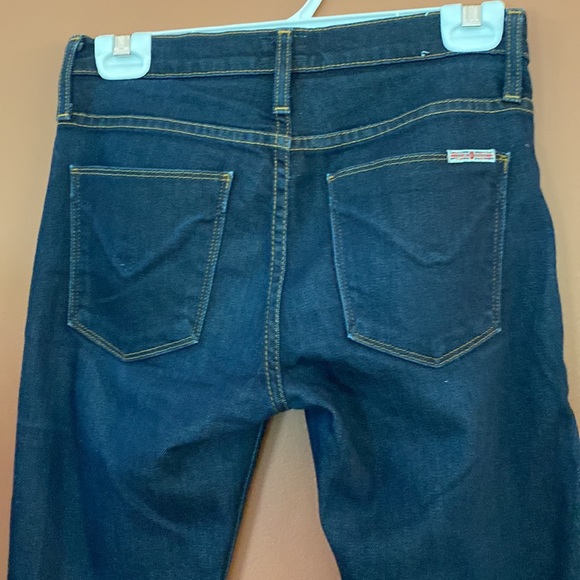 Hudson mid rise skinny ladies denim in size 25 with raw hem. - Picture 4 of 12